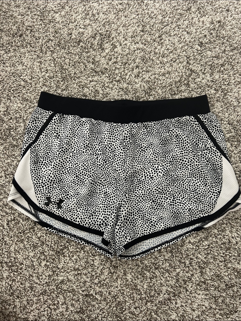 Under Armour Black & White Dot Print Girls' Athletic Shorts Sz YLG